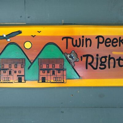 Twin Peeks-Righty