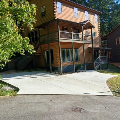 Driveway area for parking - Righty